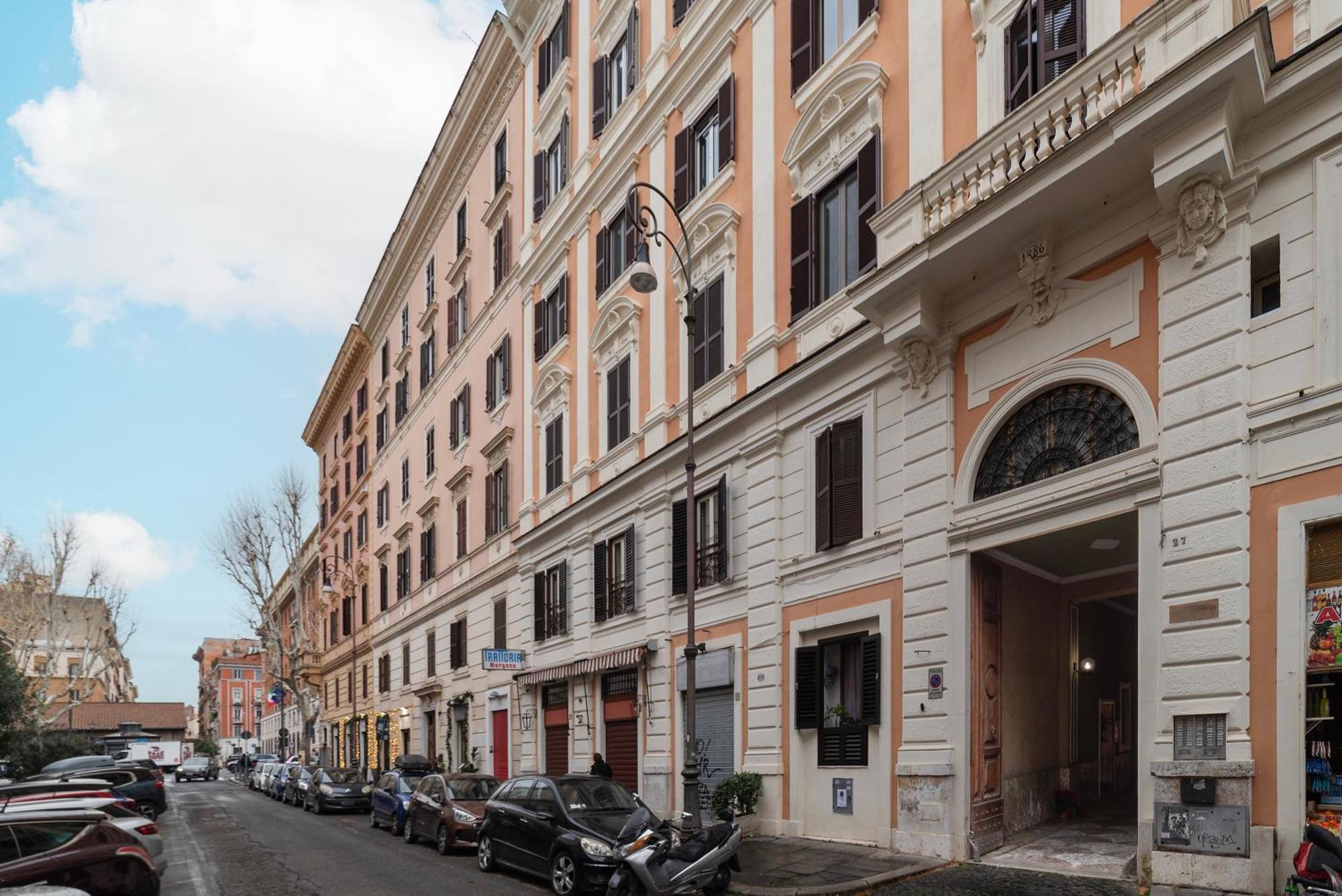 Terme Di Traiano Apartment - 10 Min Dal Colosseo Rome Bagian luar foto