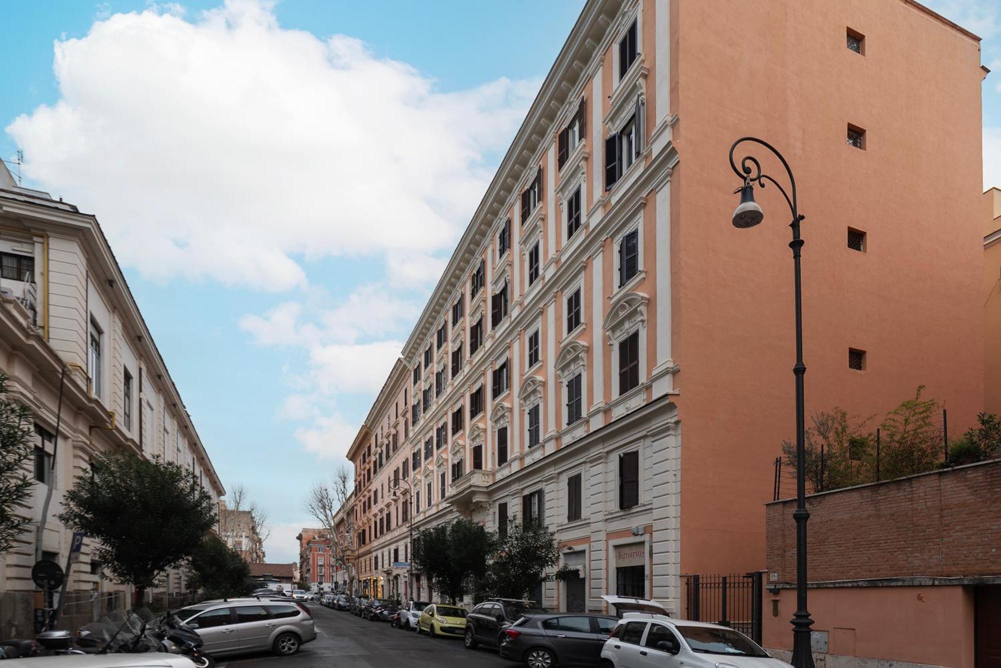 Terme Di Traiano Apartment - 10 Min Dal Colosseo Rome Bagian luar foto