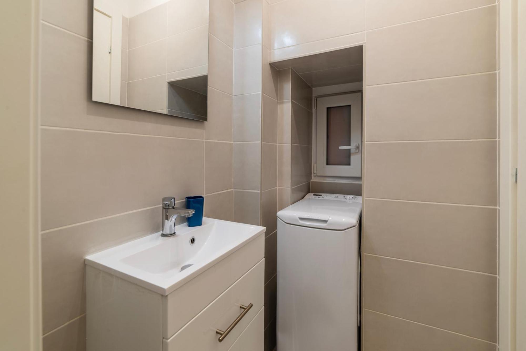 Terme Di Traiano Apartment - 10 Min Dal Colosseo Rome Bagian luar foto